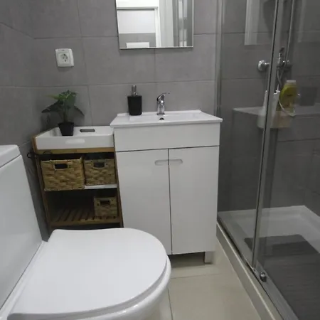 Bordeaux M1 R3 - & Comfortable Double With Private Patio & Shared Bathroom Vendégház Lisboa