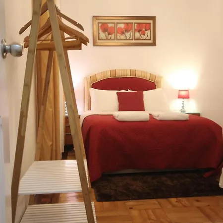 Bordeaux M1 R3 - & Comfortable Double With Private Patio & Shared Bathroom *