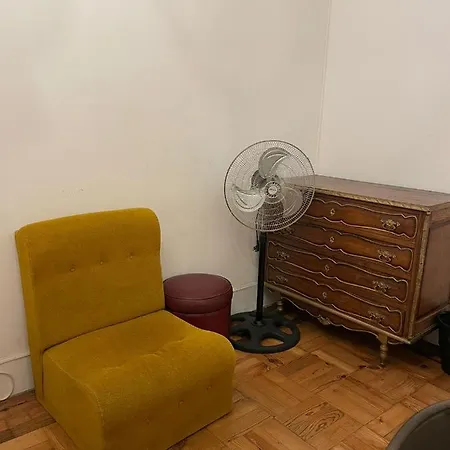 Bordeaux M1 R3 - & Comfortable Double With Private Patio & Shared Bathroom בית הארחה 3*