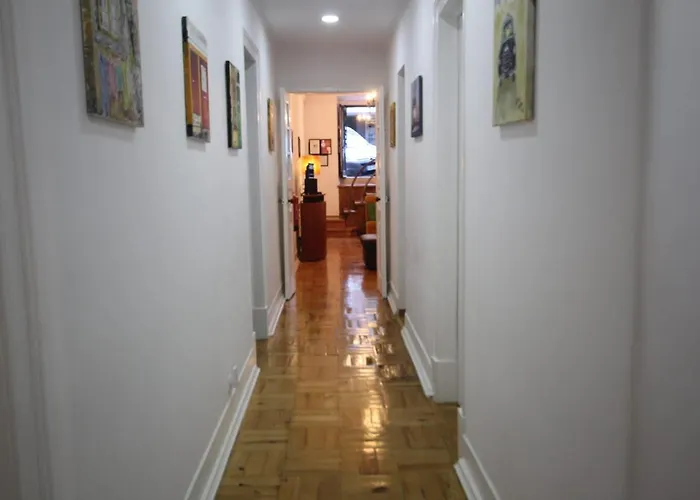 Guest house Bordeaux M1 R3 - & Comfortable Double With Private Patio & Shared Bathroom