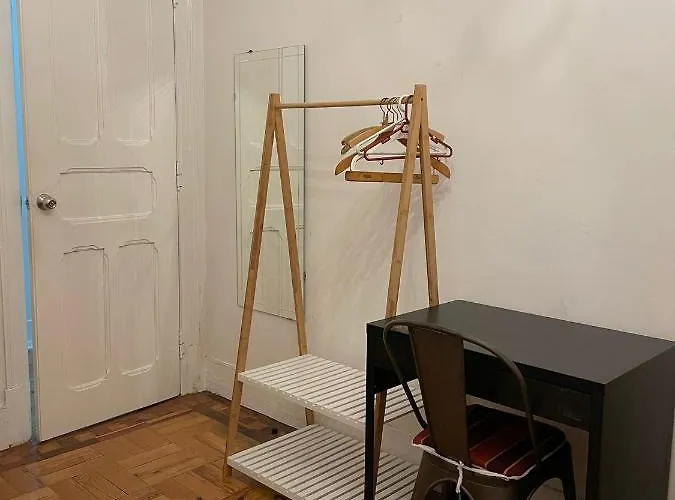 Bordeaux M1 R3 - & Comfortable Double With Private Patio & Shared Bathroom Guest house