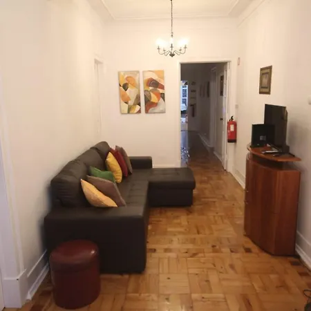 Bordeaux M1 R3 - & Comfortable Double With Private Patio & Shared Bathroom