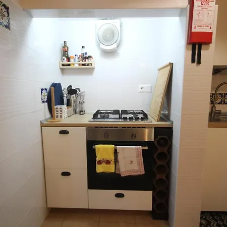 ゲストハウス Bordeaux M1 R3 - & Comfortable Double With Private Patio & Shared Bathroom