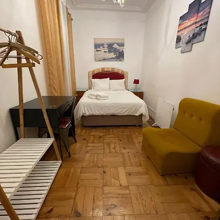 Bordeaux M1 R3 - & Comfortable Double With Private Patio & Shared Bathroom Pensjonat 3*