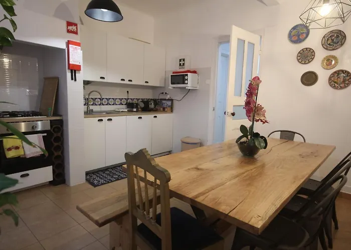 Gasthuis Bordeaux M1 R3 - & Comfortable Double With Private Patio & Shared Bathroom Lissabon