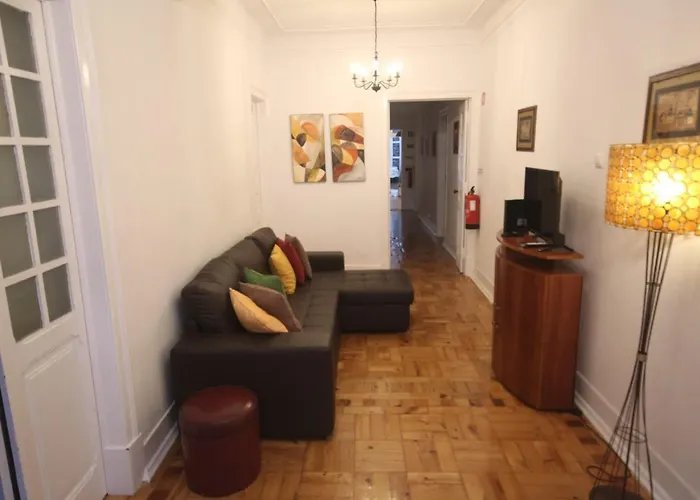 Bordeaux M1 R3 - & Comfortable Double With Private Patio & Shared Bathroom