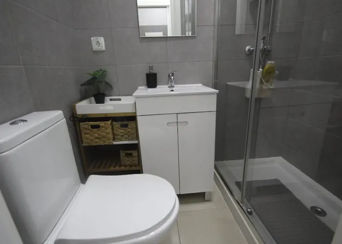 Bordeaux M1 R3 - & Comfortable Double With Private Patio & Shared Bathroom Gasthuis Lissabon